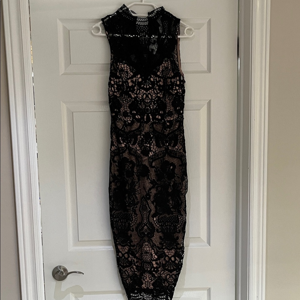 Chic Black Lace Midi Dress